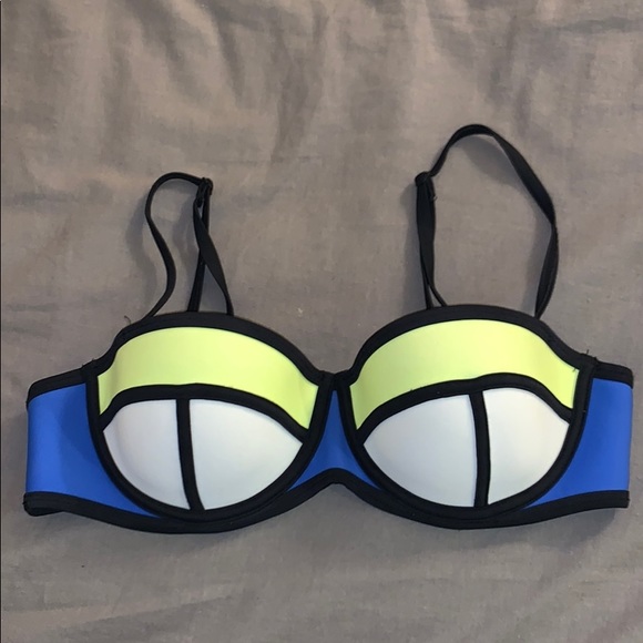 Triangl Bikini - Picture 2 of 7